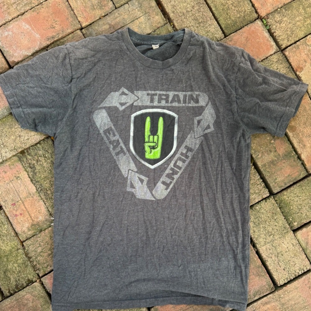 Train Eat Hunt Graphic T-Shirt Mens Small Gray Next Level‎ Apparel Short Sleeve